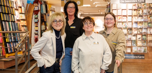 Foto der fünf Buchhändlerinnen in der Buchhandlung